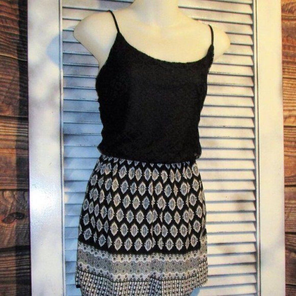 NWOT Three Pink Hearts Medium Lace Bodice Romper Black Boho Print Shorts